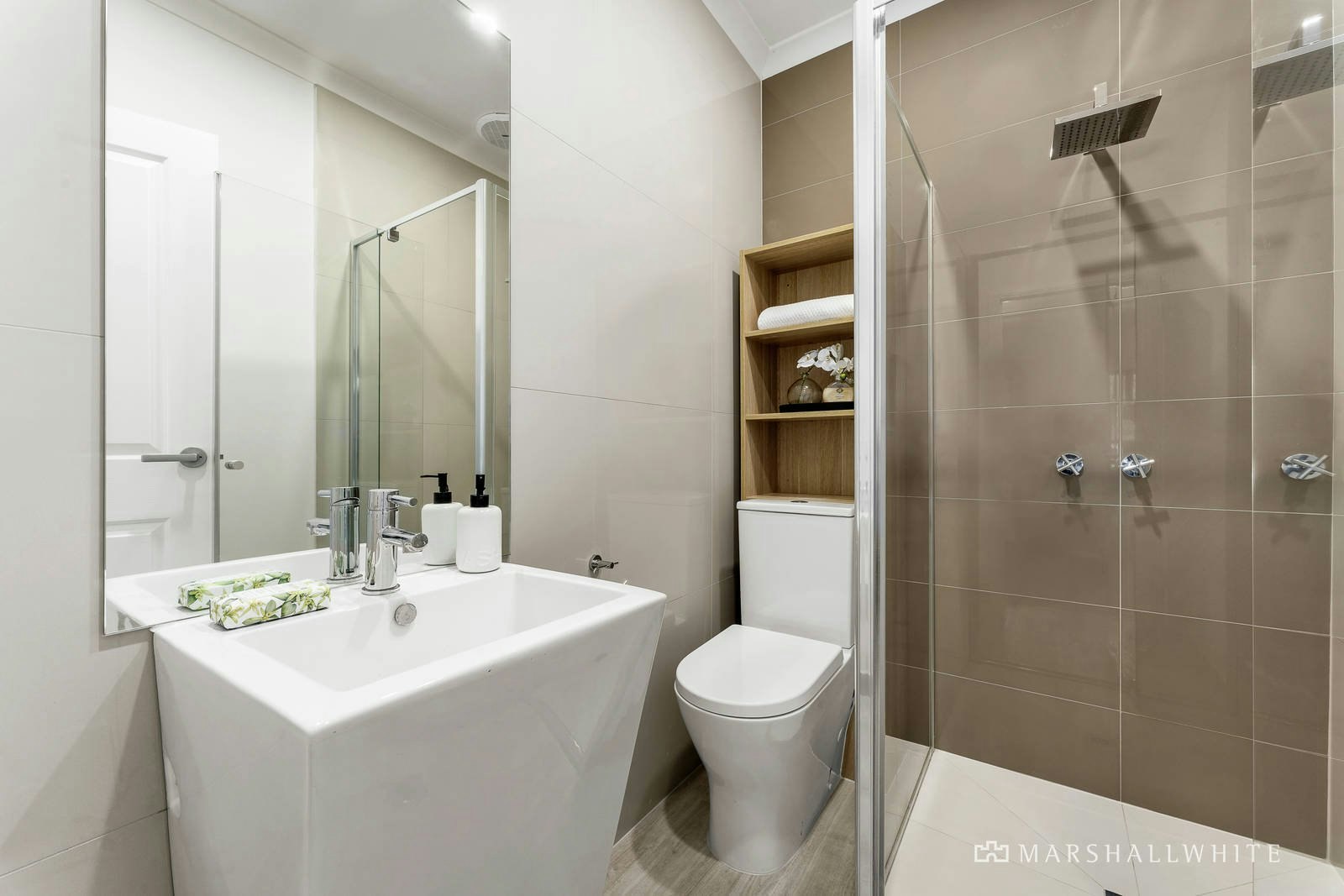 2/106 Warrigal Road, Camberwell, VIC