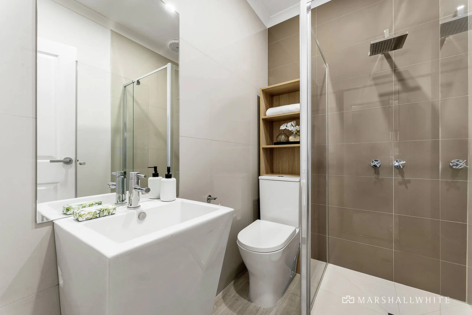 2/106 Warrigal Road, Camberwell, VIC