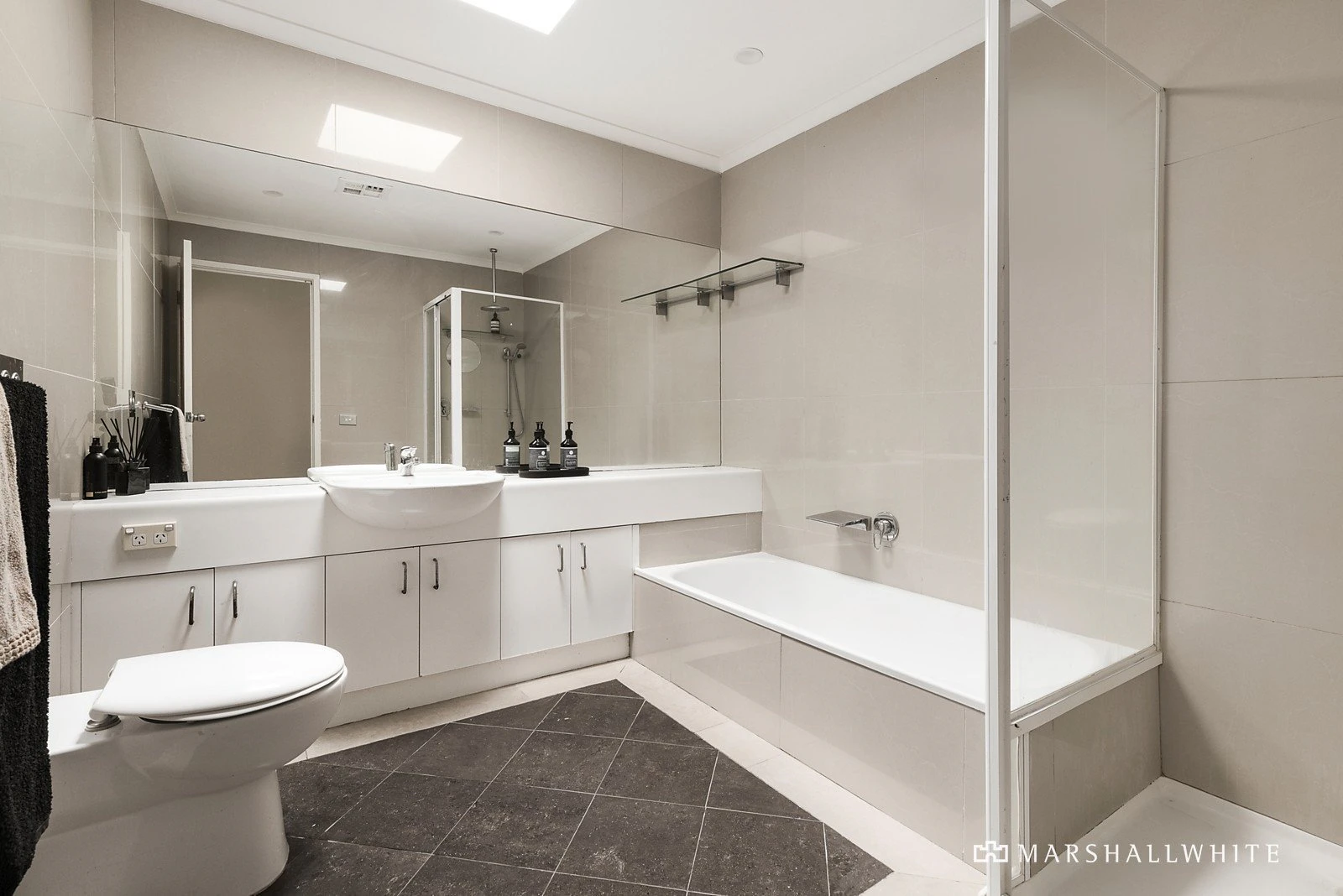 3/7 Vaughan Crescent, Kew, VIC