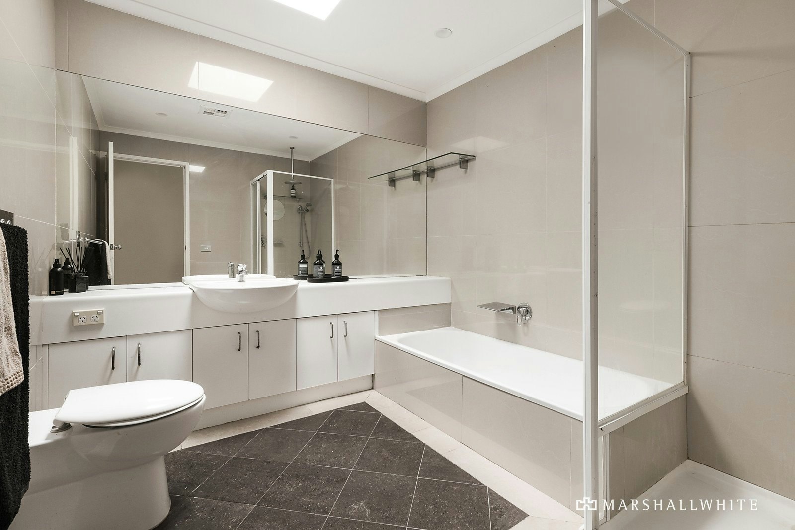 3/7 Vaughan Crescent, Kew, VIC