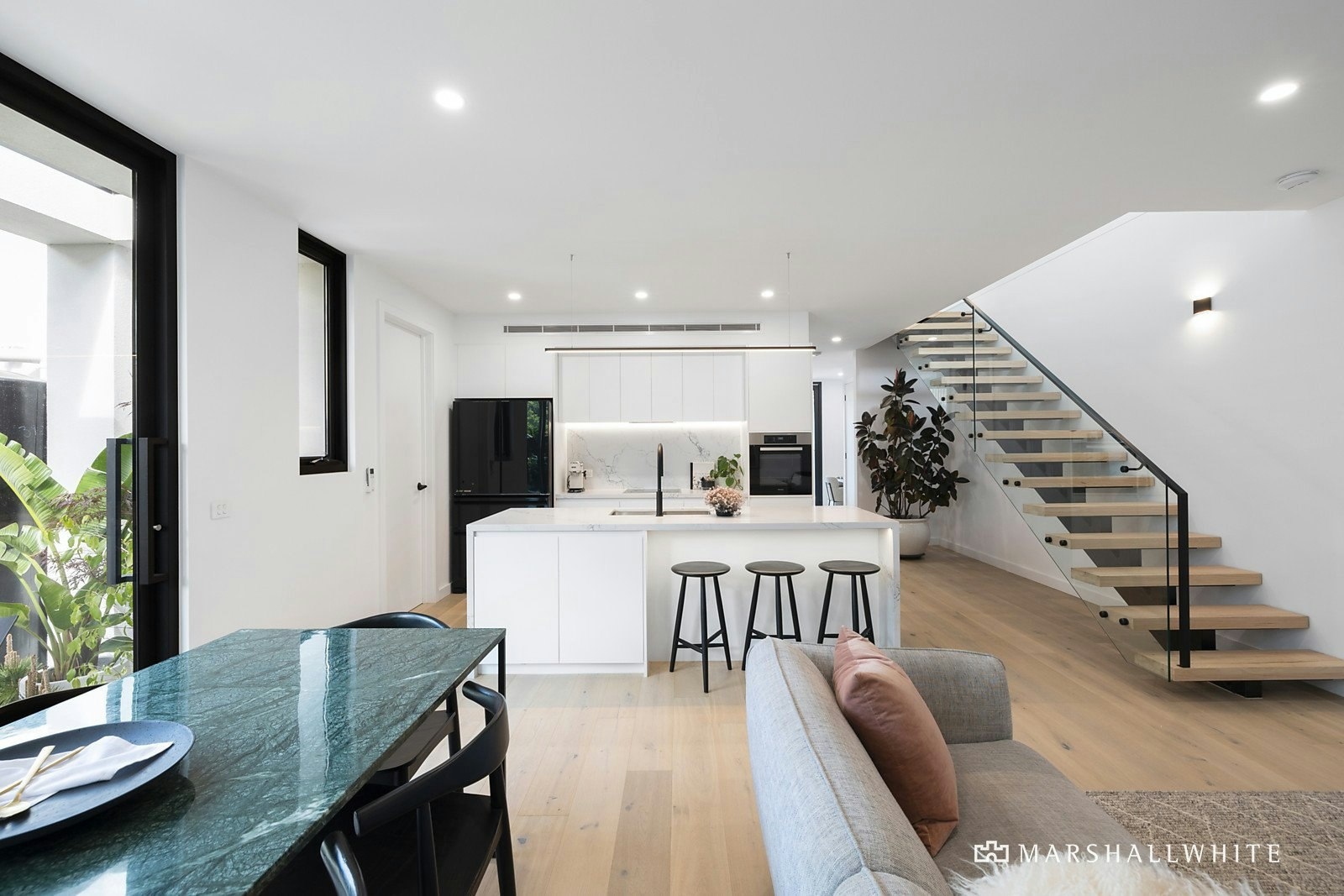 1B Stradbroke Avenue, Brighton East, VIC