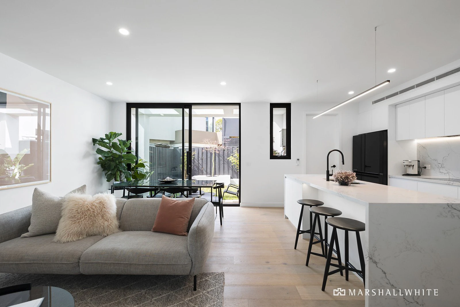 1B Stradbroke Avenue, Brighton East, VIC