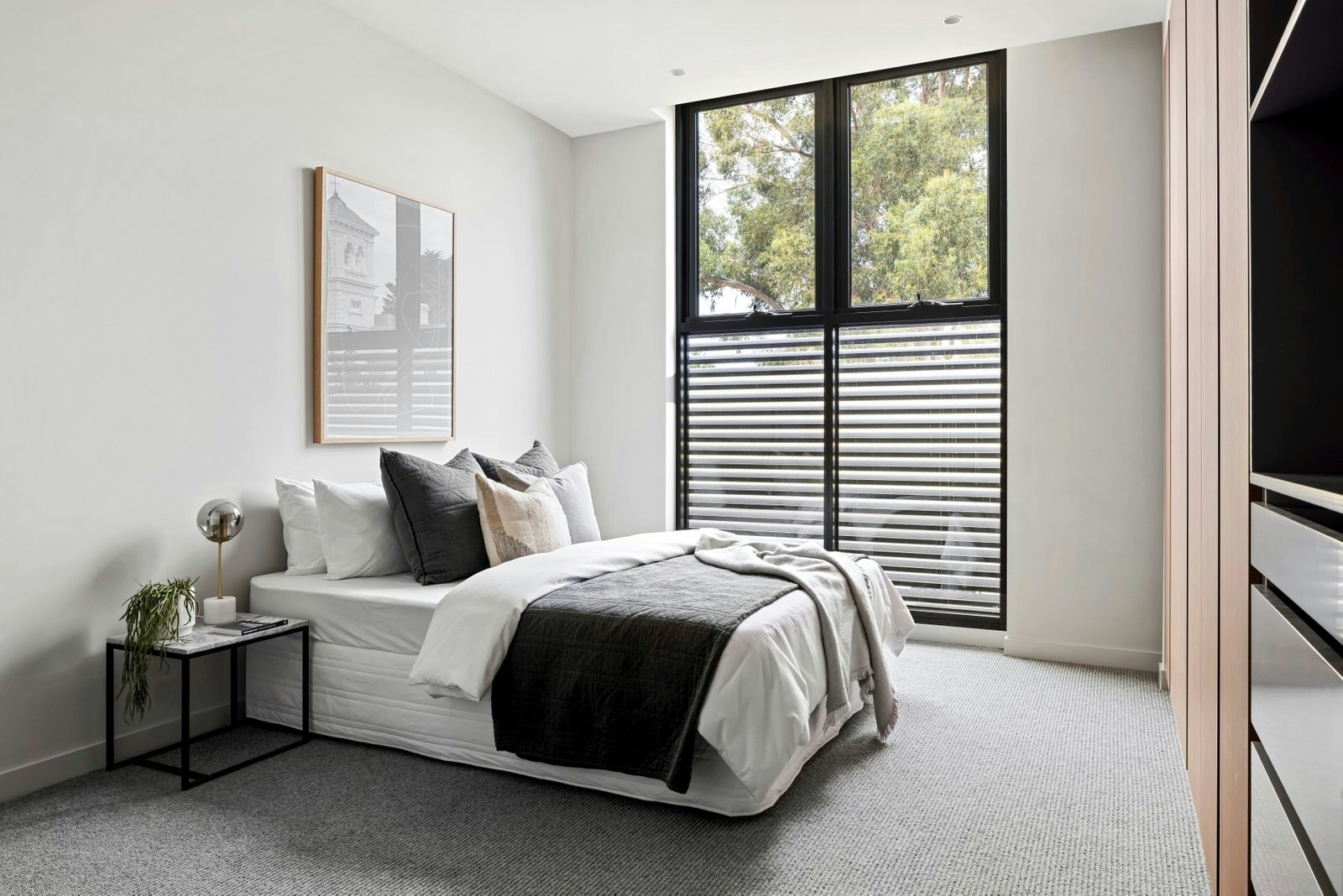 Ten To Twelve Lindsay