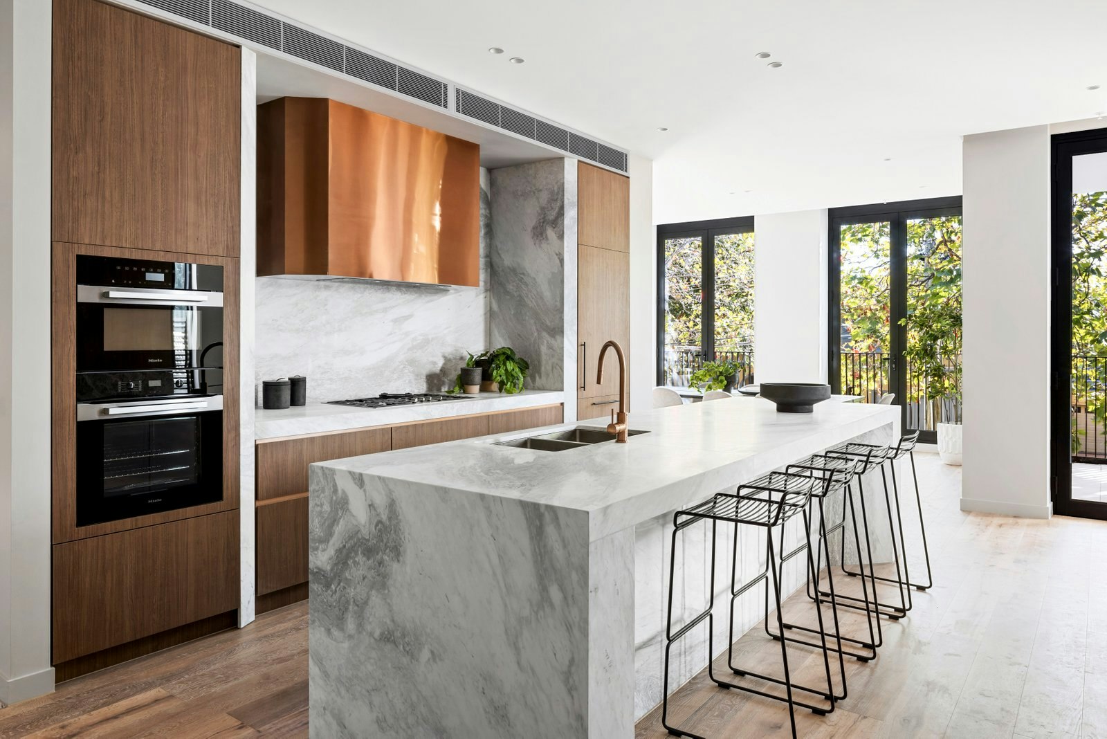 Ten To Twelve Lindsay