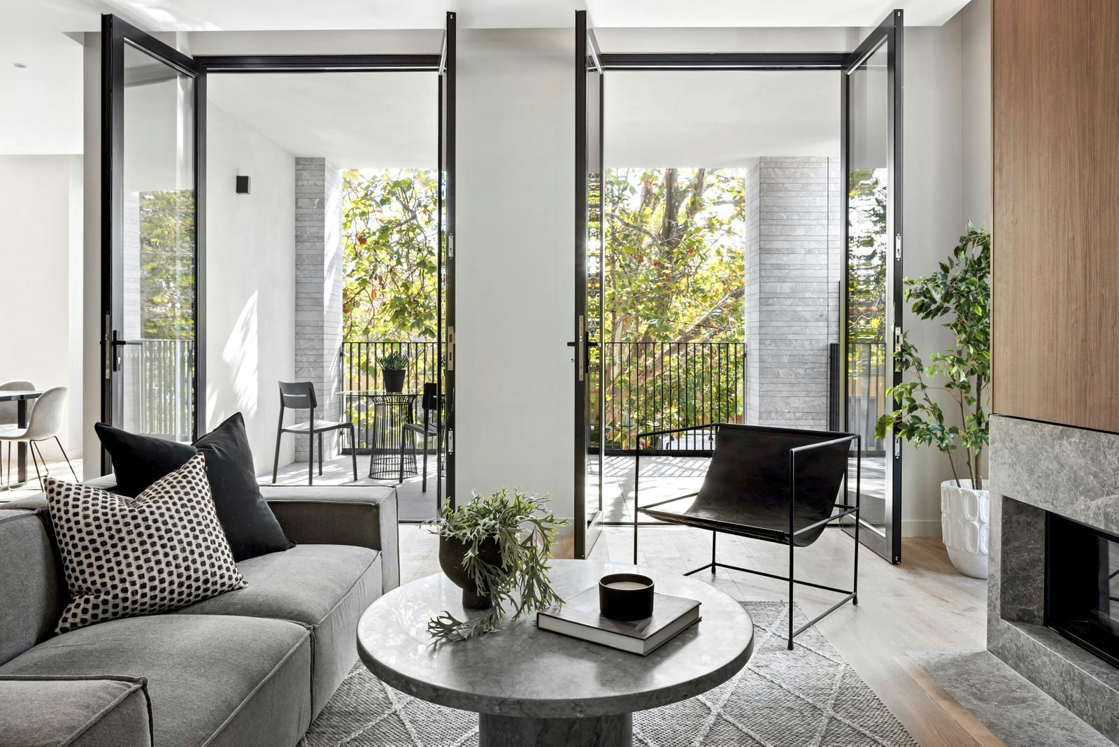 Ten To Twelve Lindsay