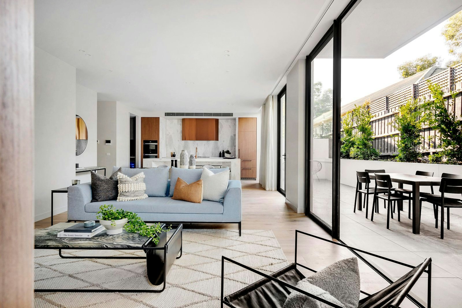 Ten To Twelve Lindsay