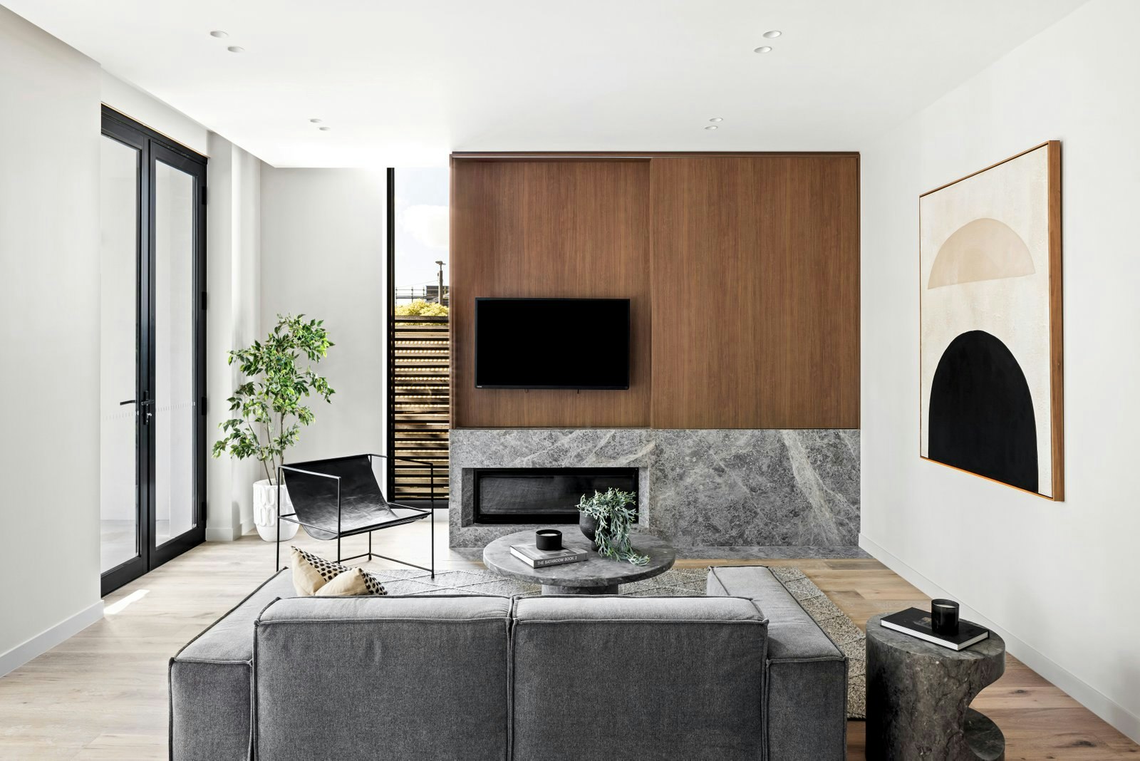 Ten To Twelve Lindsay