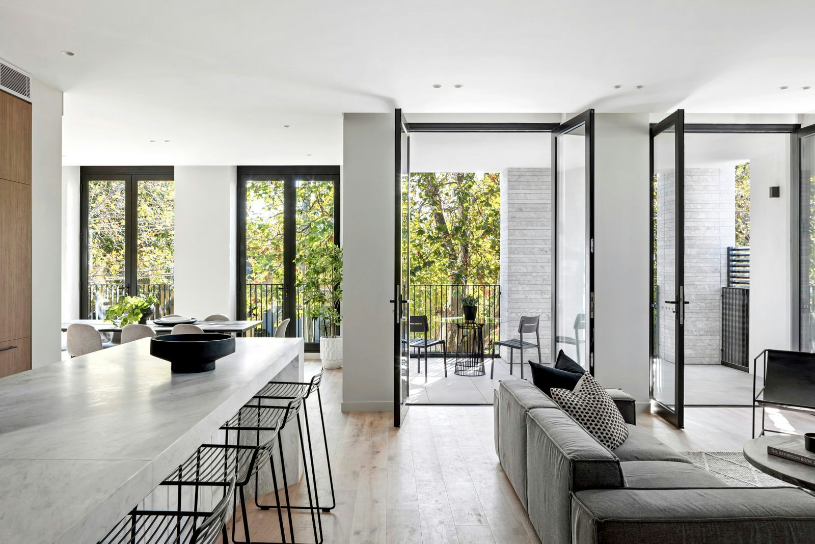 Ten To Twelve Lindsay