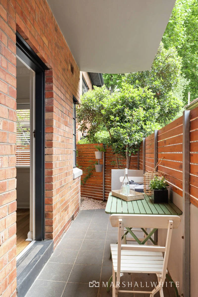 2/74 Mitford Street, Elwood, VIC