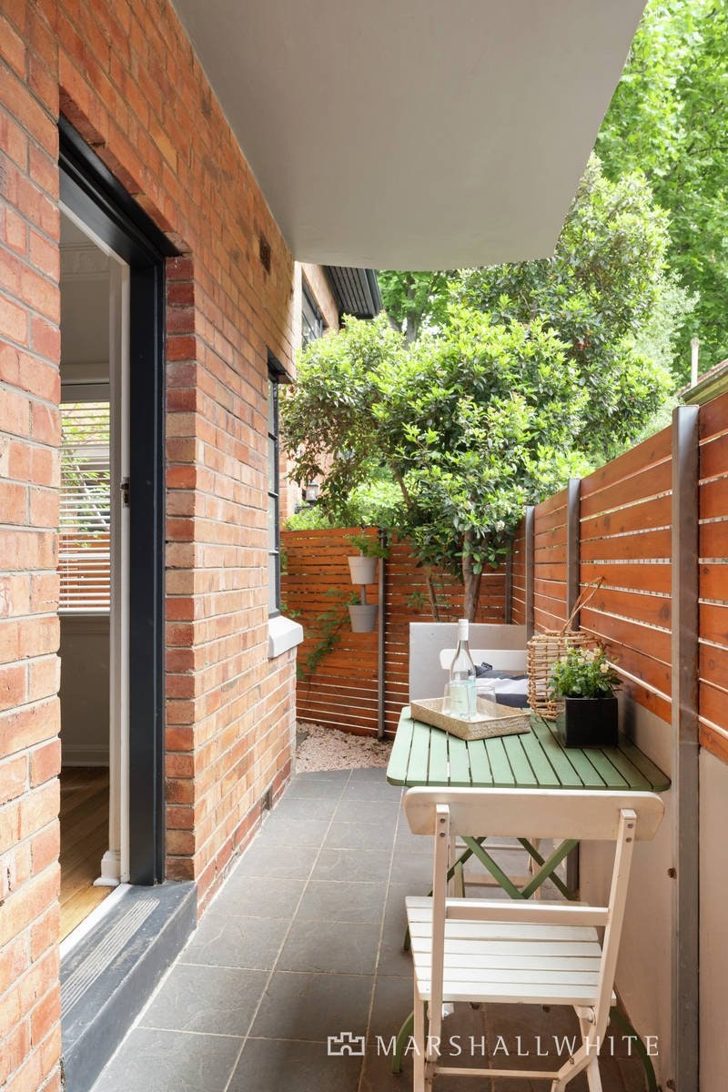 2/74 Mitford Street, Elwood, VIC