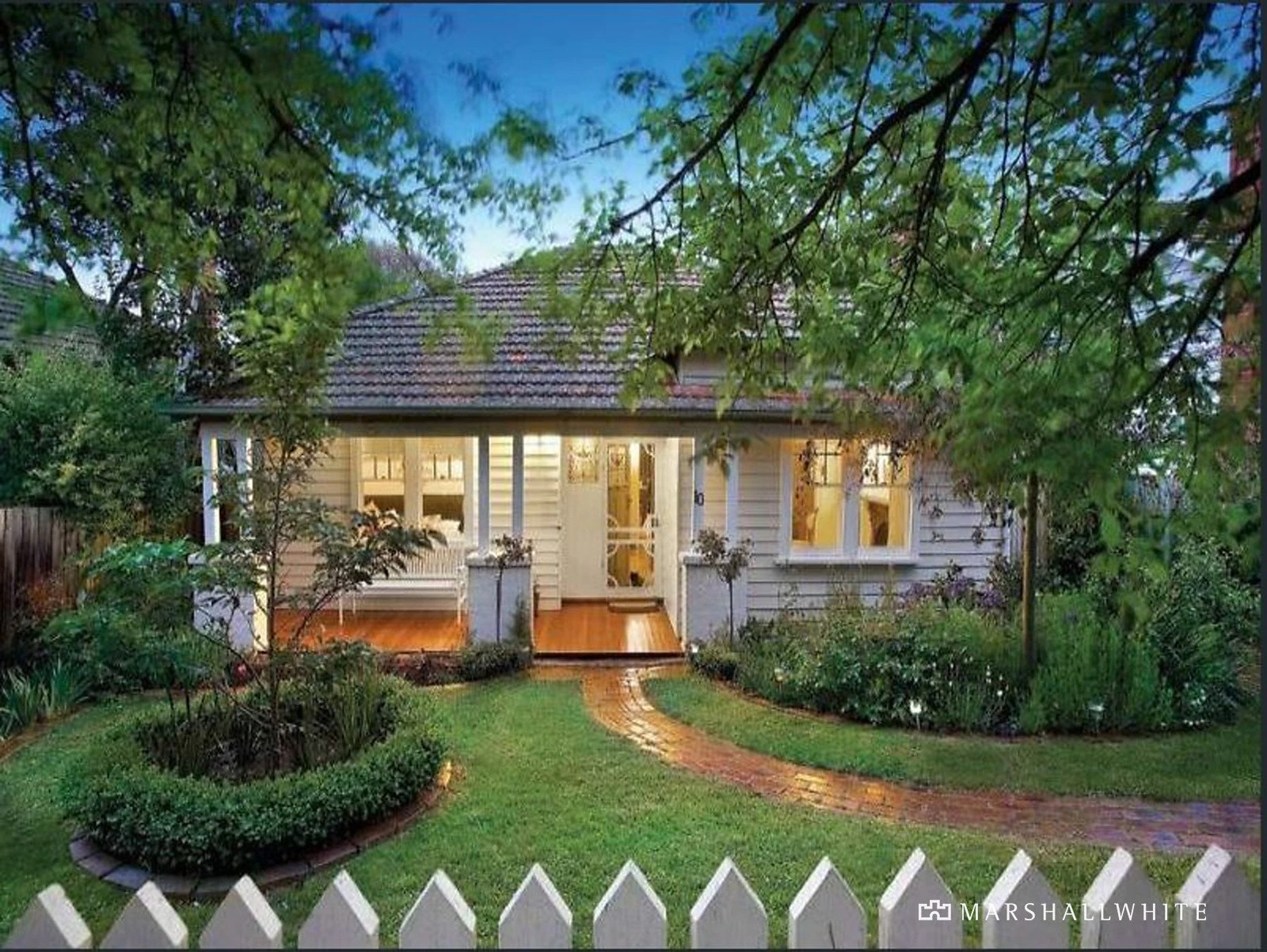 10 Curlewis Street, Mont Albert, VIC