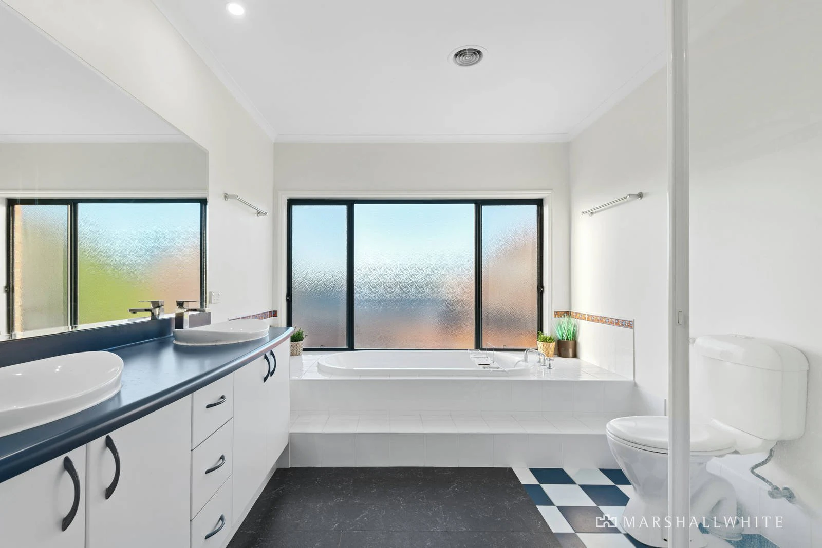 11 Cottage Place, Mornington, VIC