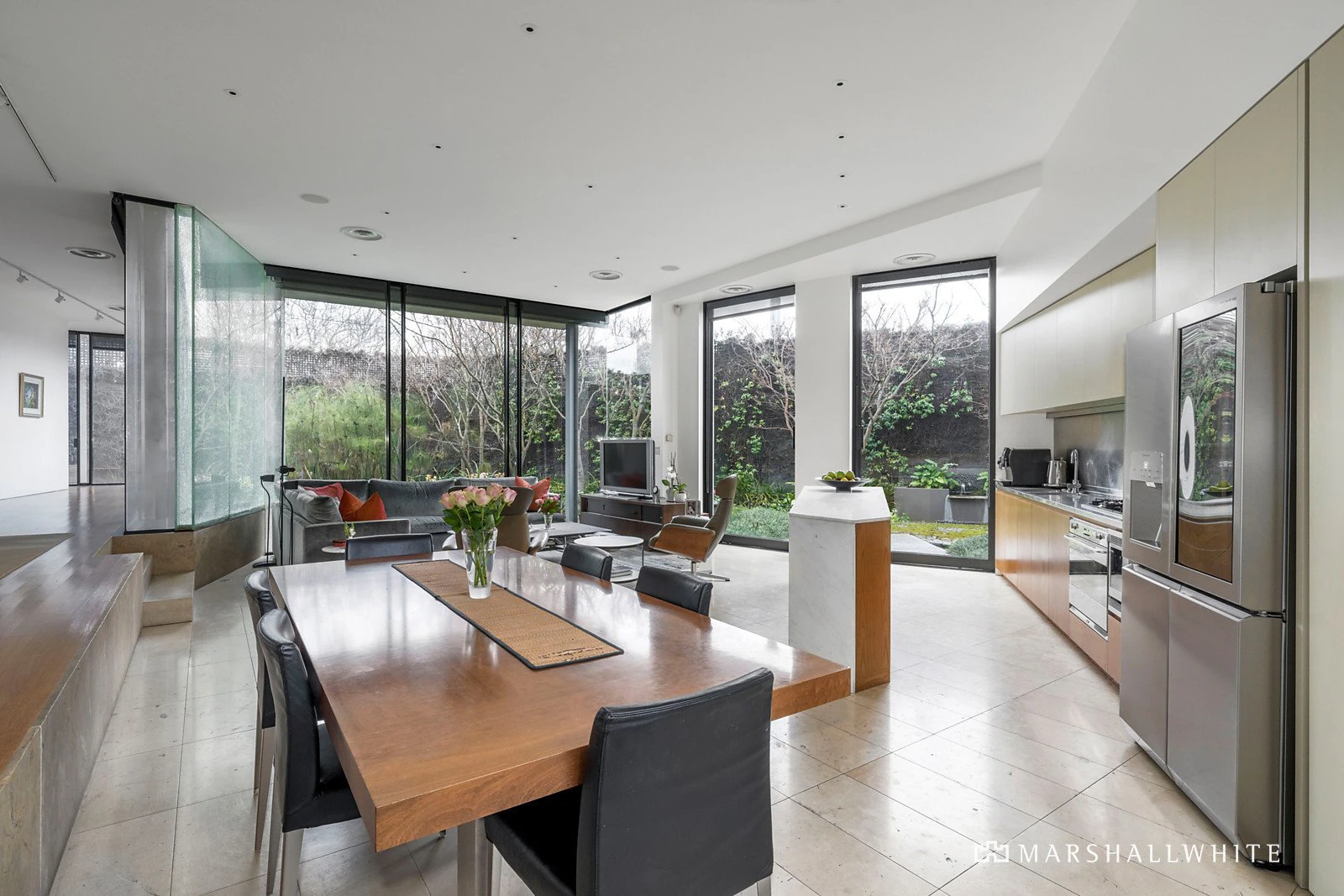 2 Crestmont Court, Toorak, VIC