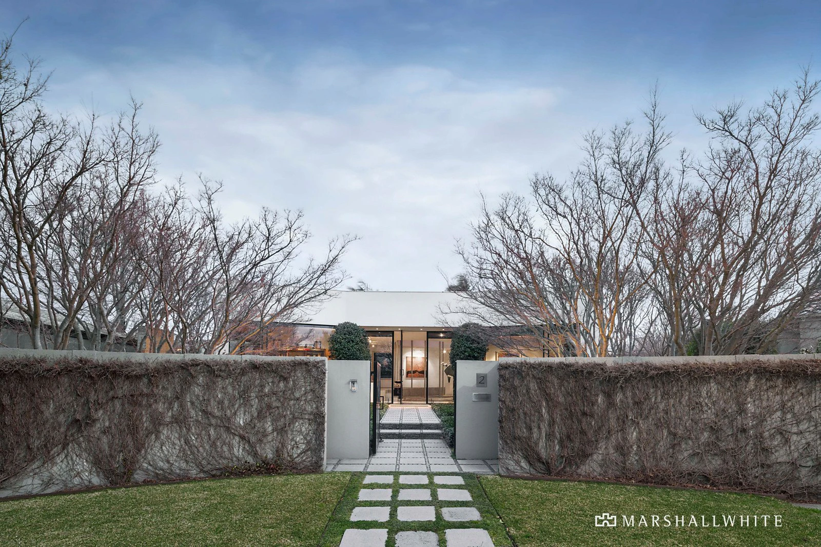 2 Crestmont Court, Toorak, VIC