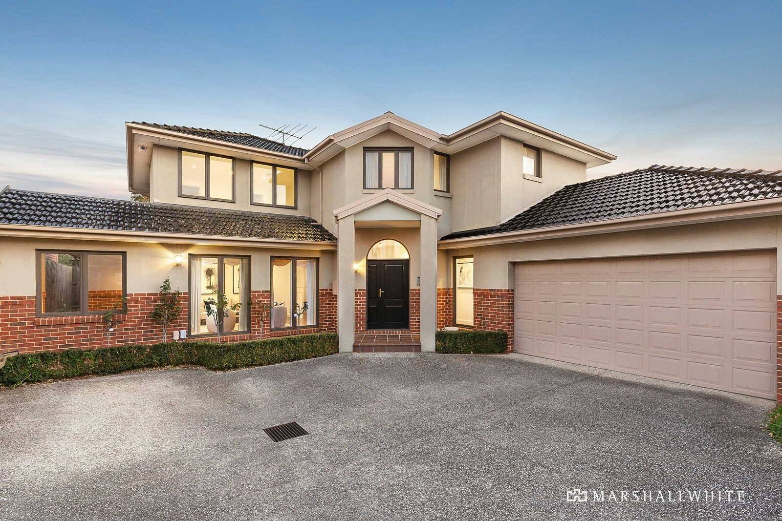 2/16 Hollsmoor Road, Camberwell, VIC