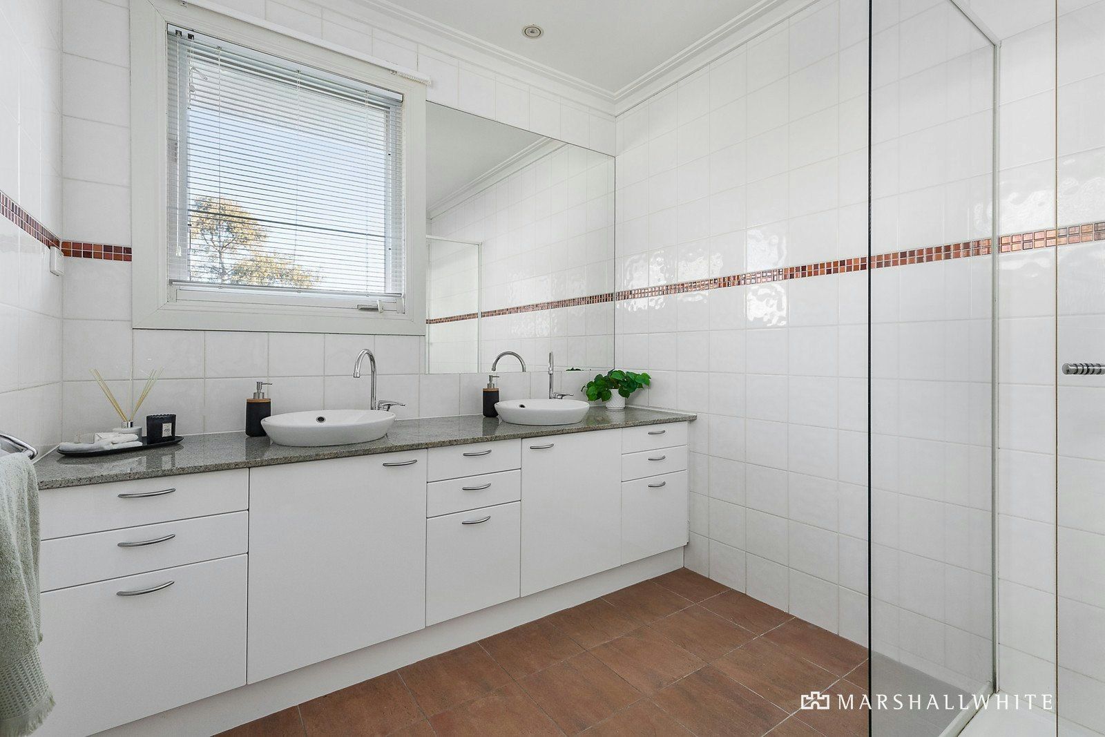 2/16 Hollsmoor Road, Camberwell, VIC