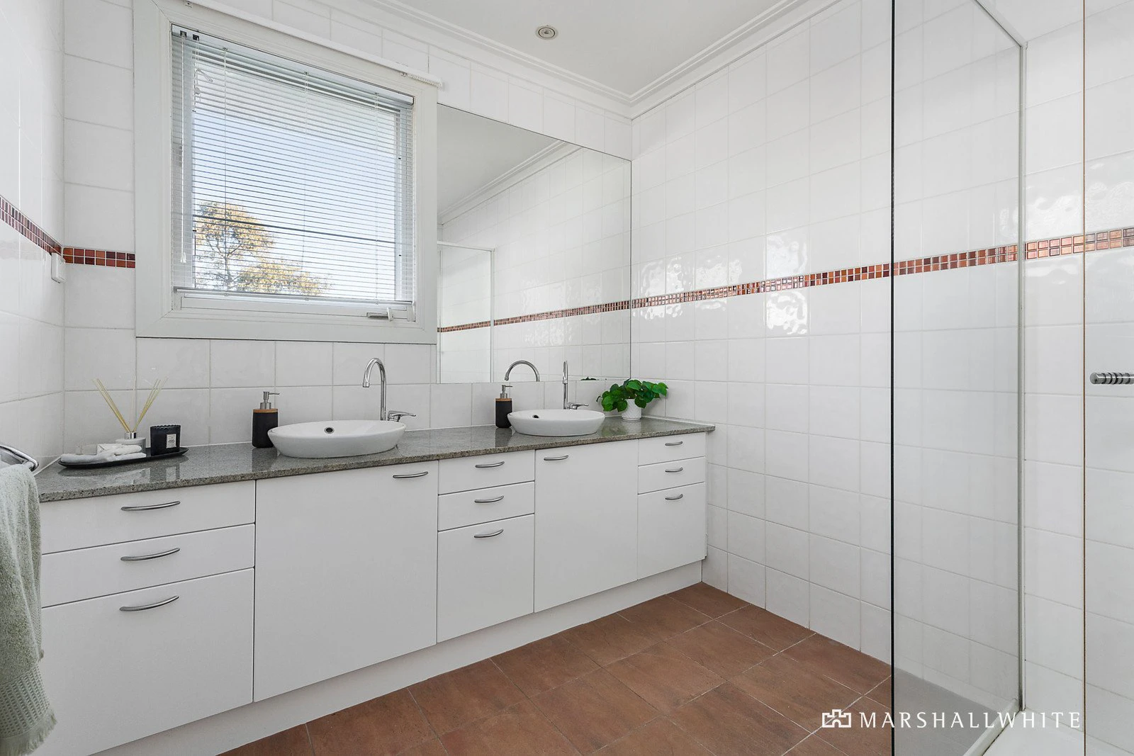 2/16 Hollsmoor Road, Camberwell, VIC