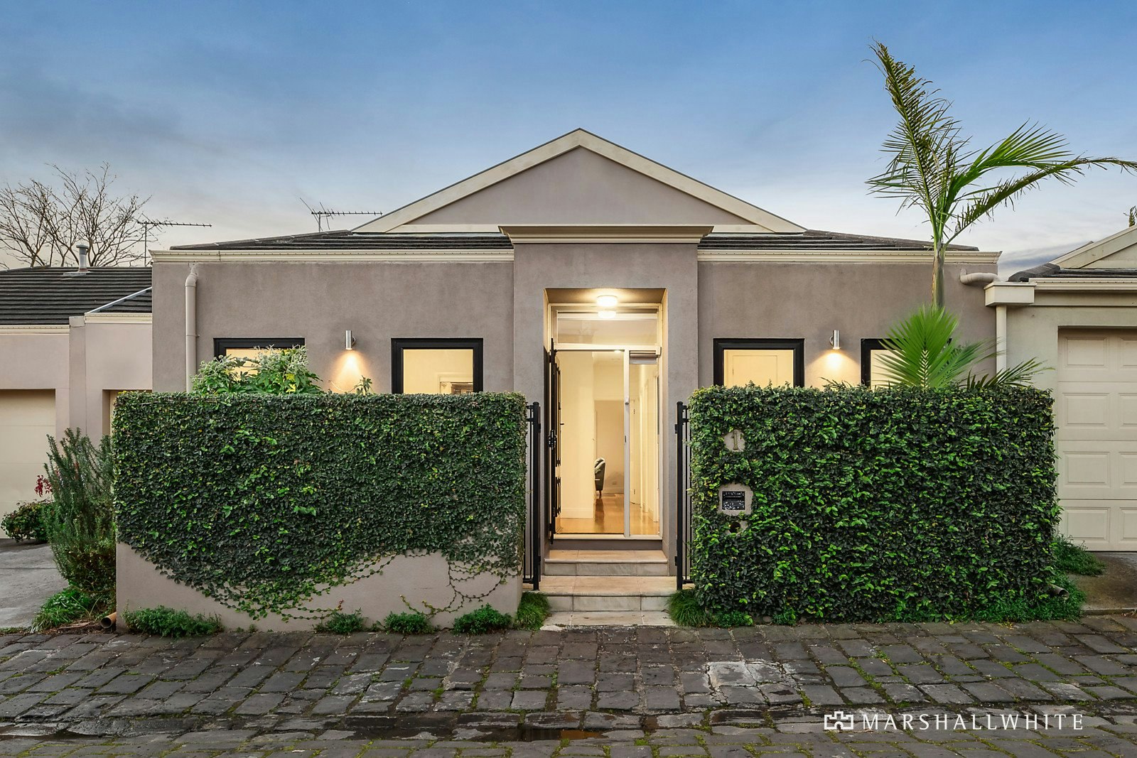 1 Selleck Lane, Glen Iris, VIC