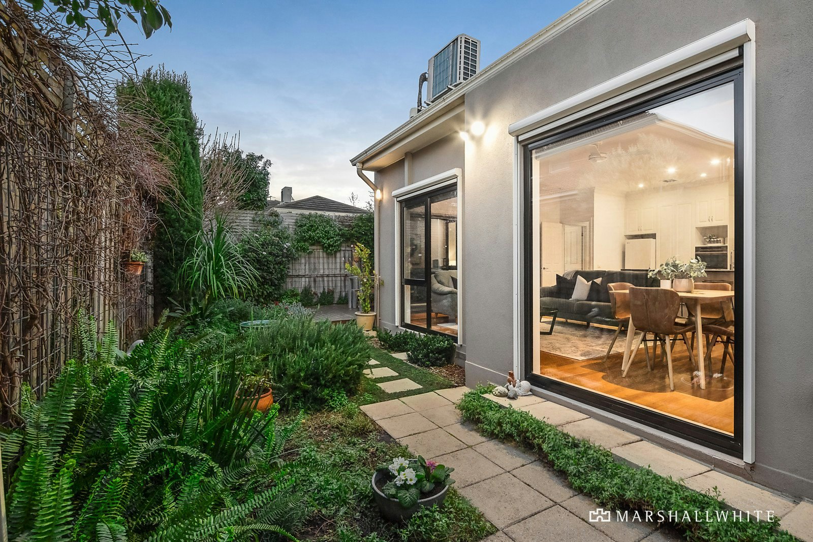 1 Selleck Lane, Glen Iris, VIC