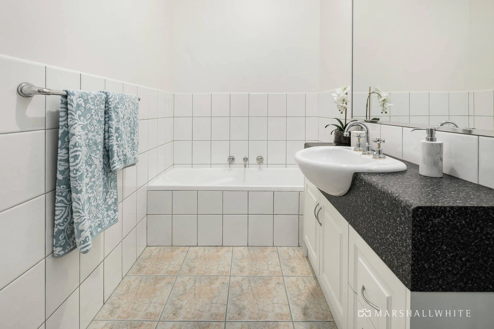 1 Selleck Lane, Glen Iris, VIC