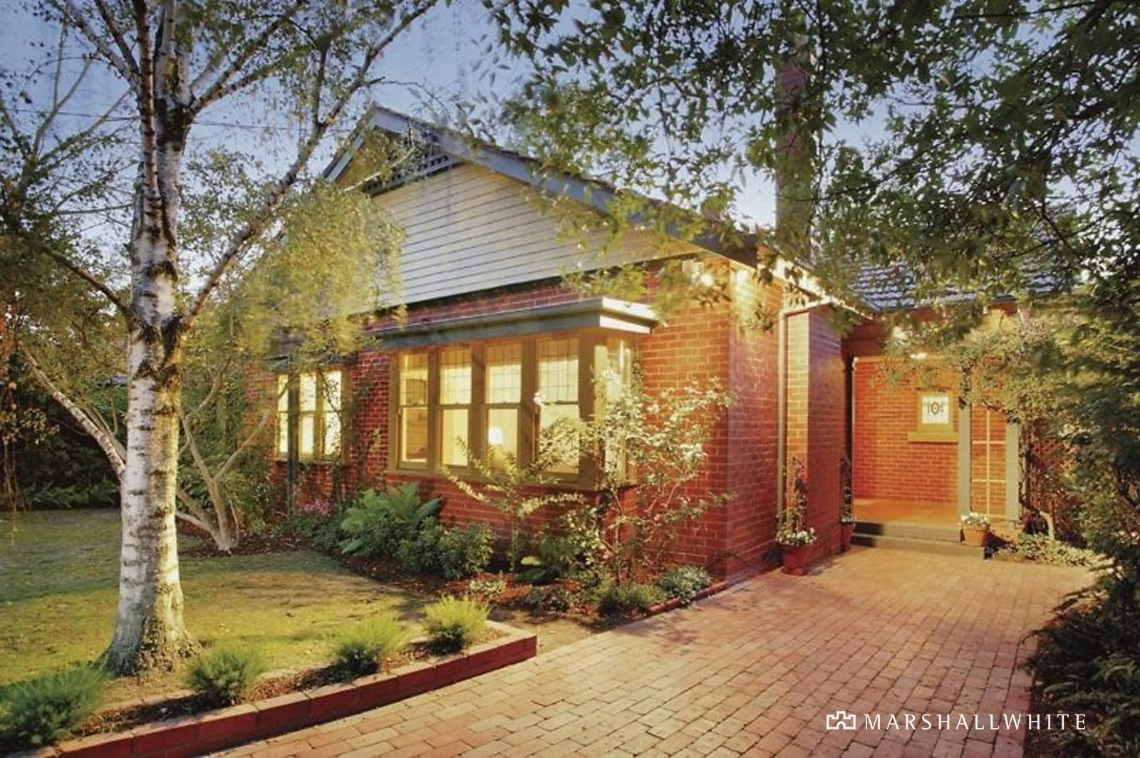 13 St Georges Avenue, Mont Albert, VIC