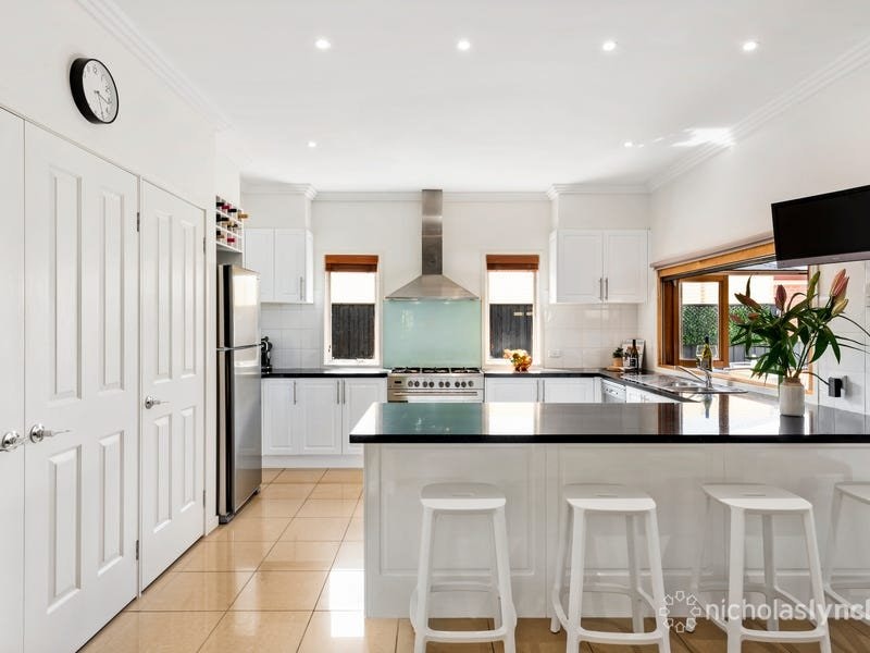 5 Brown Thornbill Court, LANGWARRIN, VIC