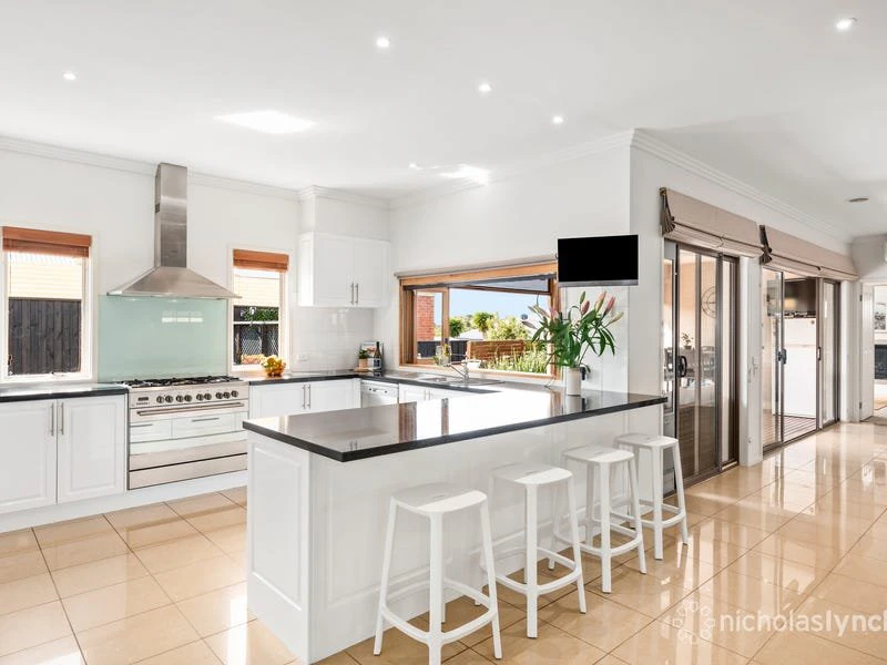 5 Brown Thornbill Court, LANGWARRIN, VIC