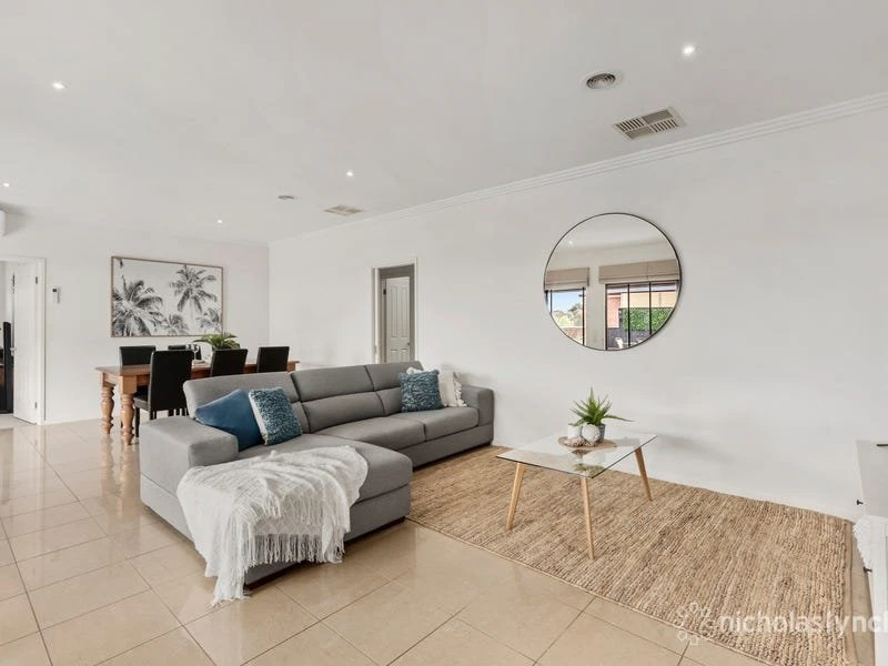 5 Brown Thornbill Court, LANGWARRIN, VIC