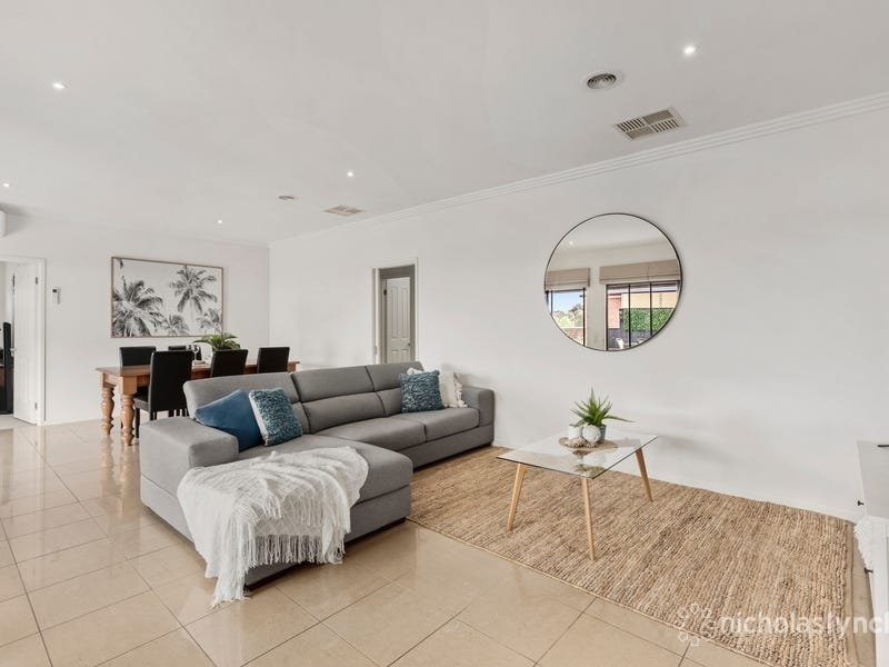 5 Brown Thornbill Court, LANGWARRIN, VIC