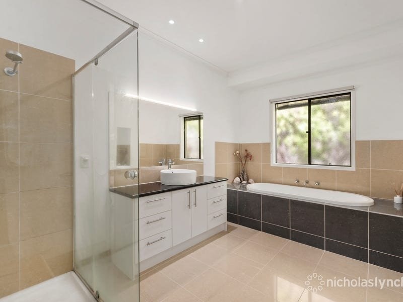 5 Brown Thornbill Court, LANGWARRIN, VIC