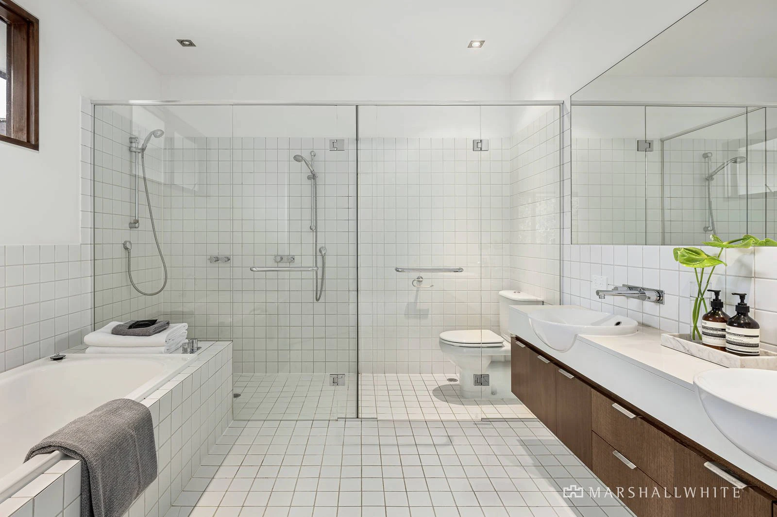 2/6 Davis Avenue, Camberwell, VIC