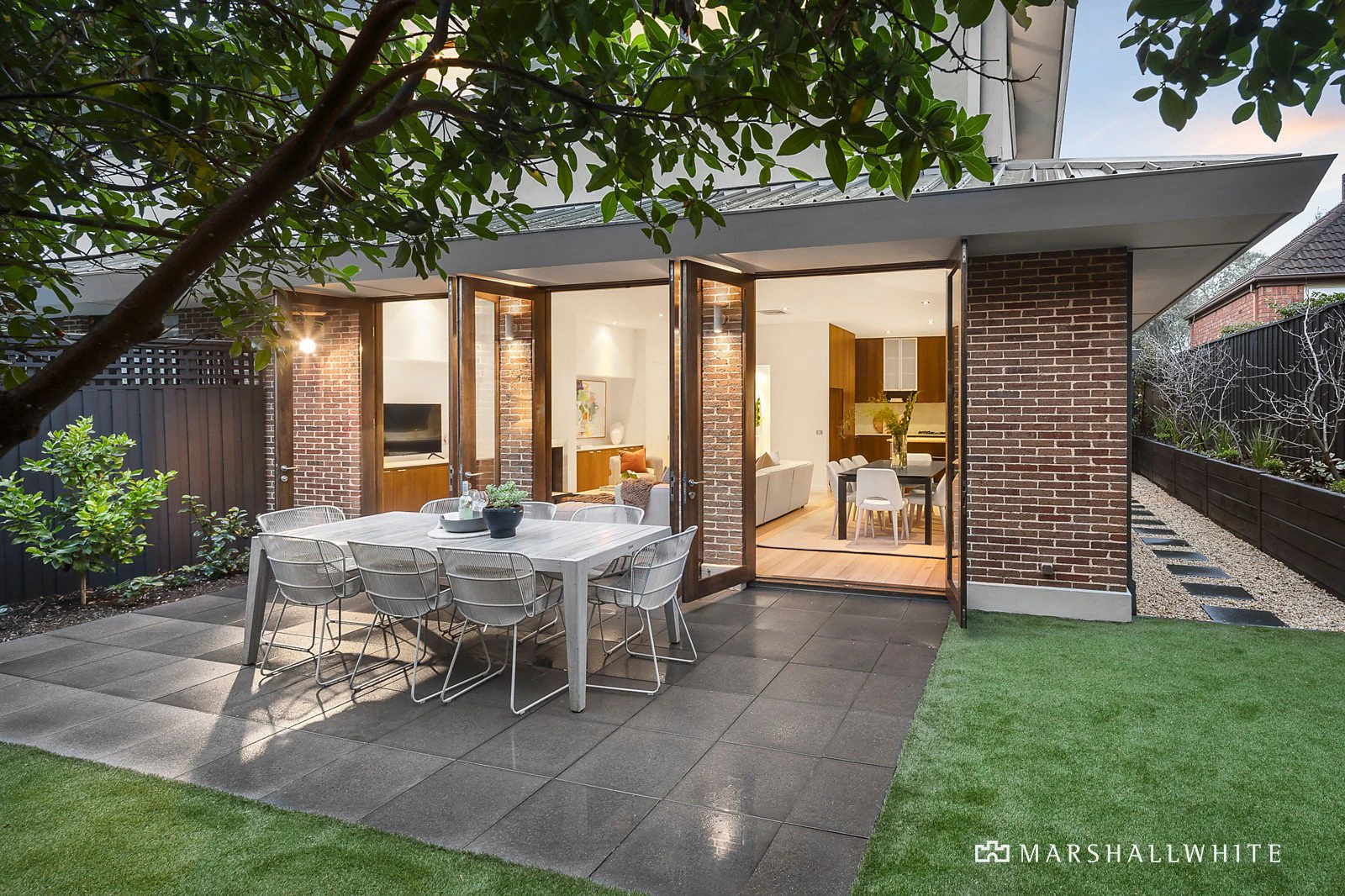 2/6 Davis Avenue, Camberwell, VIC