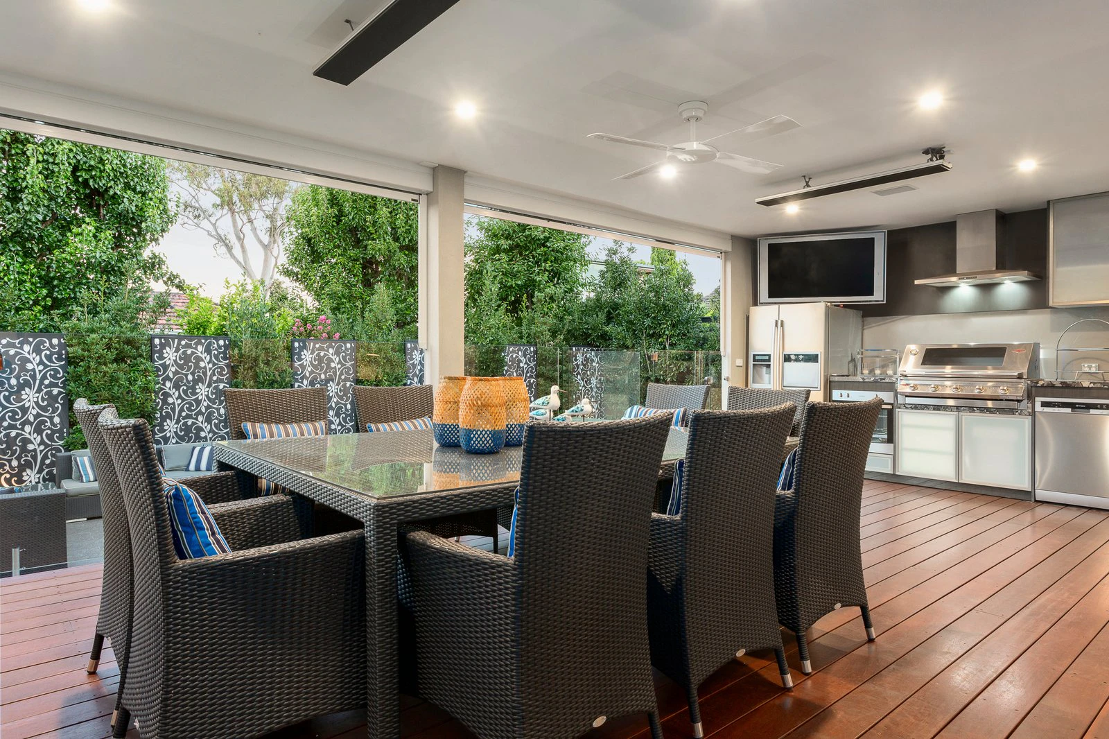 16 Black Street, Mont Albert, VIC