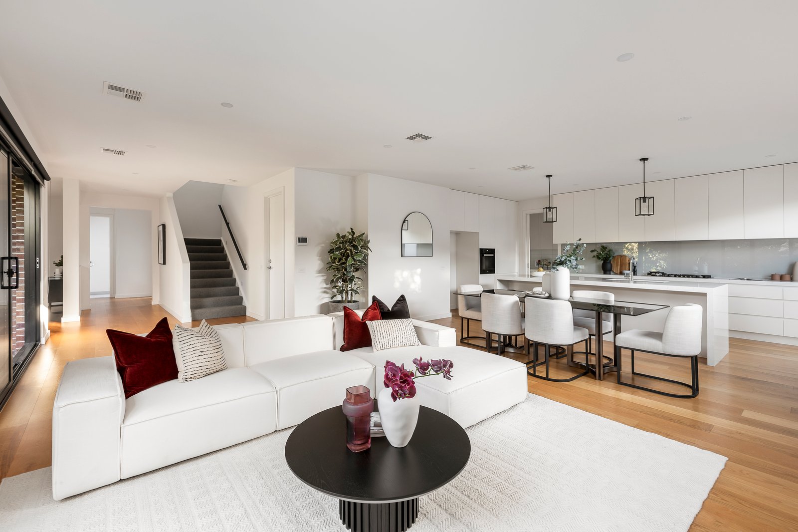 2/25 Alma Street, Malvern East - Thumbnail 2