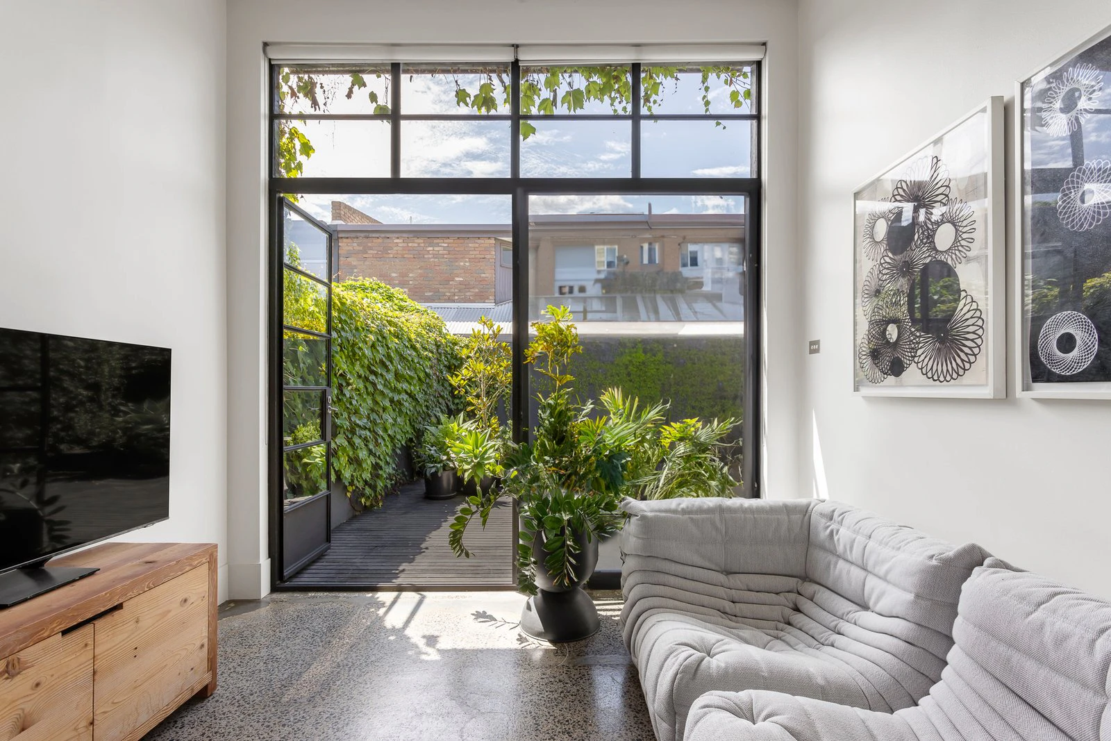 2 Macfarlan Street, South Yarra, VIC