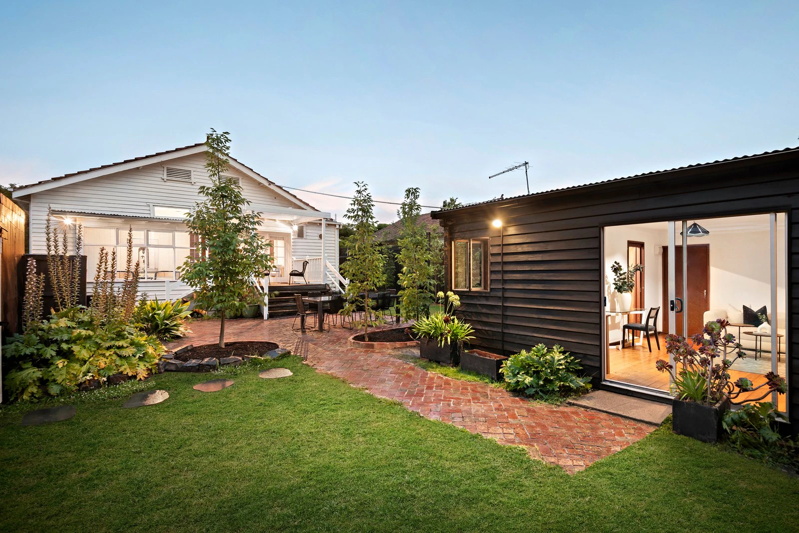 18 Lithgow Street, Glen Iris, 3146