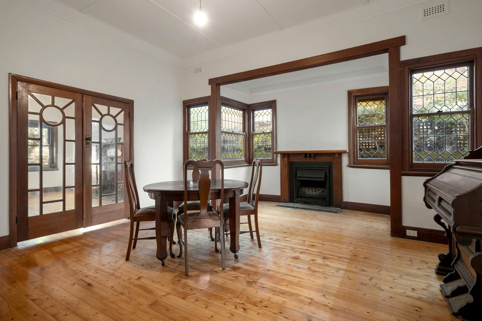 8 Wellesley Street, Mont Albert, VIC