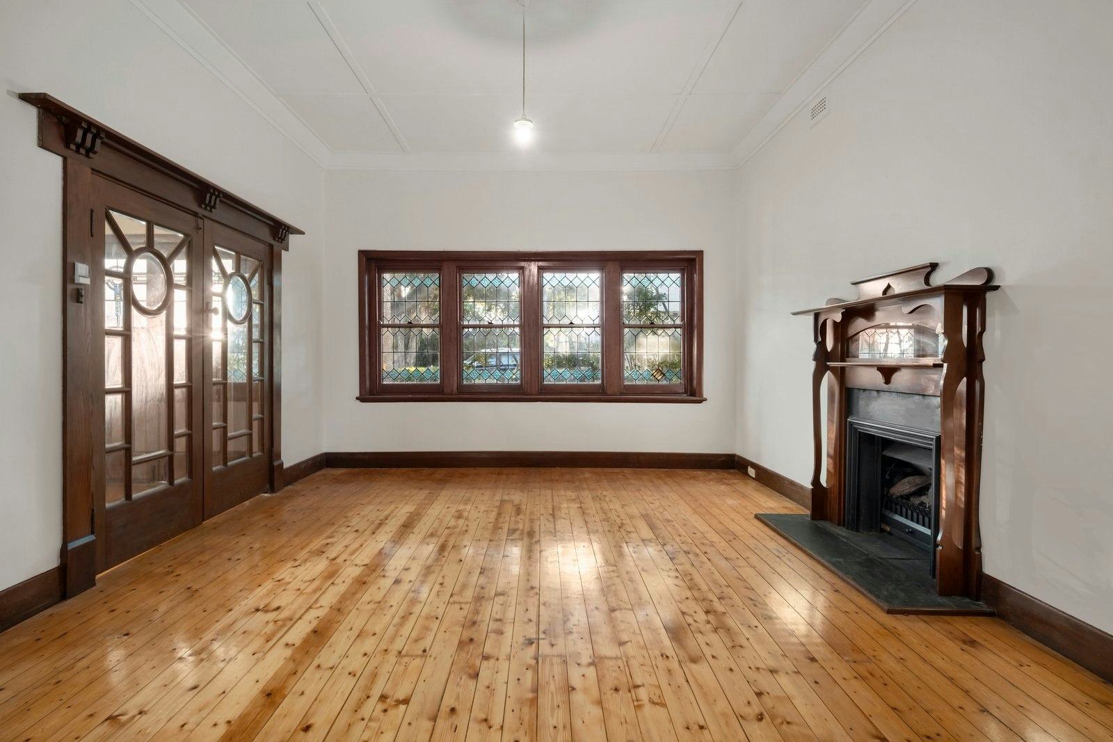 8 Wellesley Street, Mont Albert, VIC