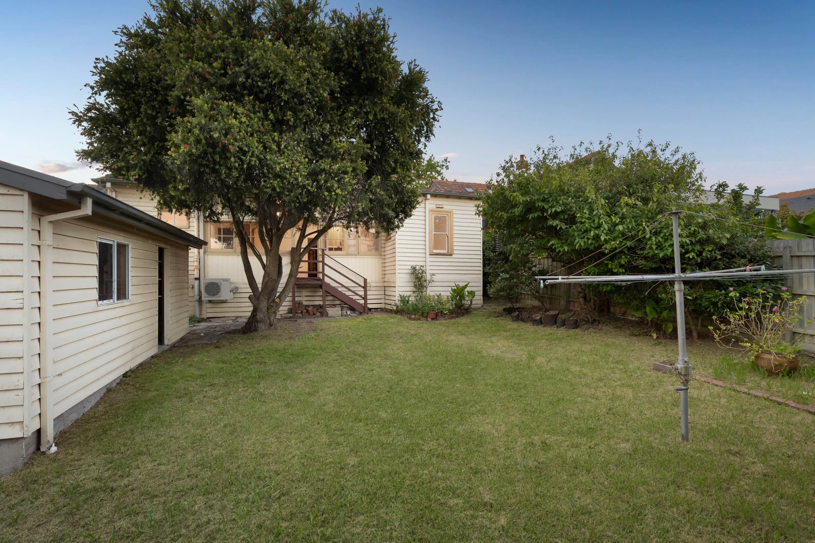 8 Wellesley Street, Mont Albert, VIC