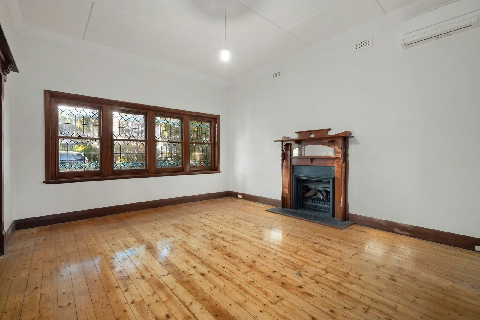 8 Wellesley Street, Mont Albert, VIC