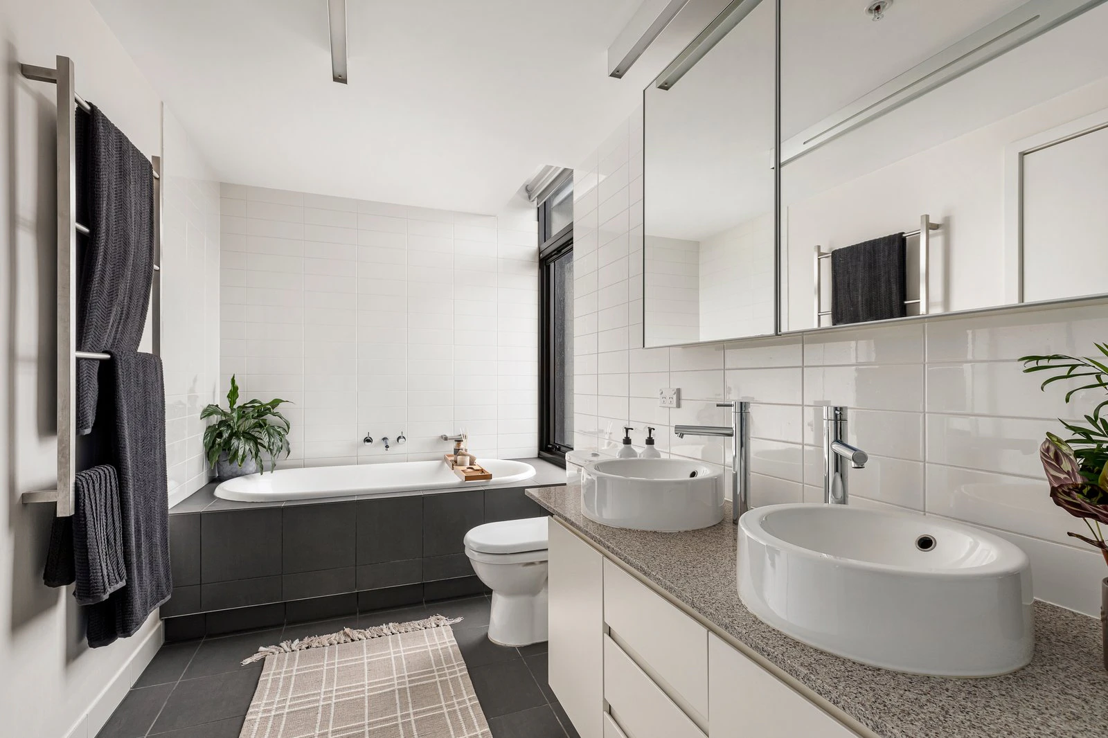 801/155 Beach Street, Port Melbourne, 3207