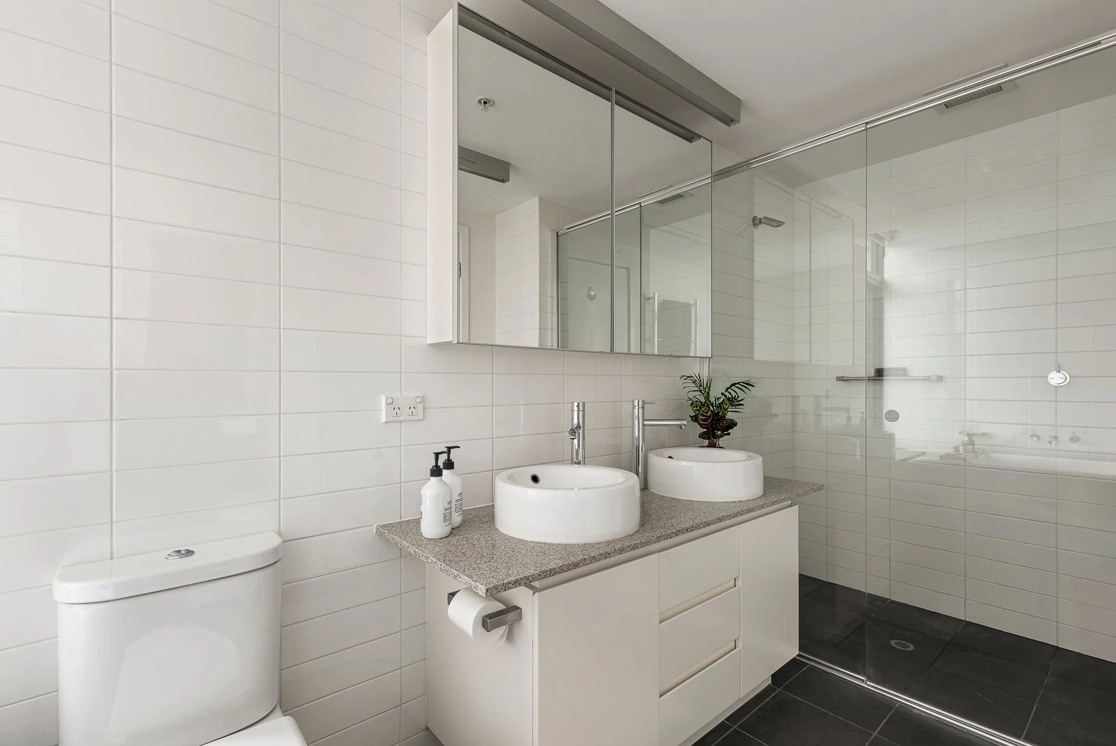 801/155 Beach Street, Port Melbourne, 3207