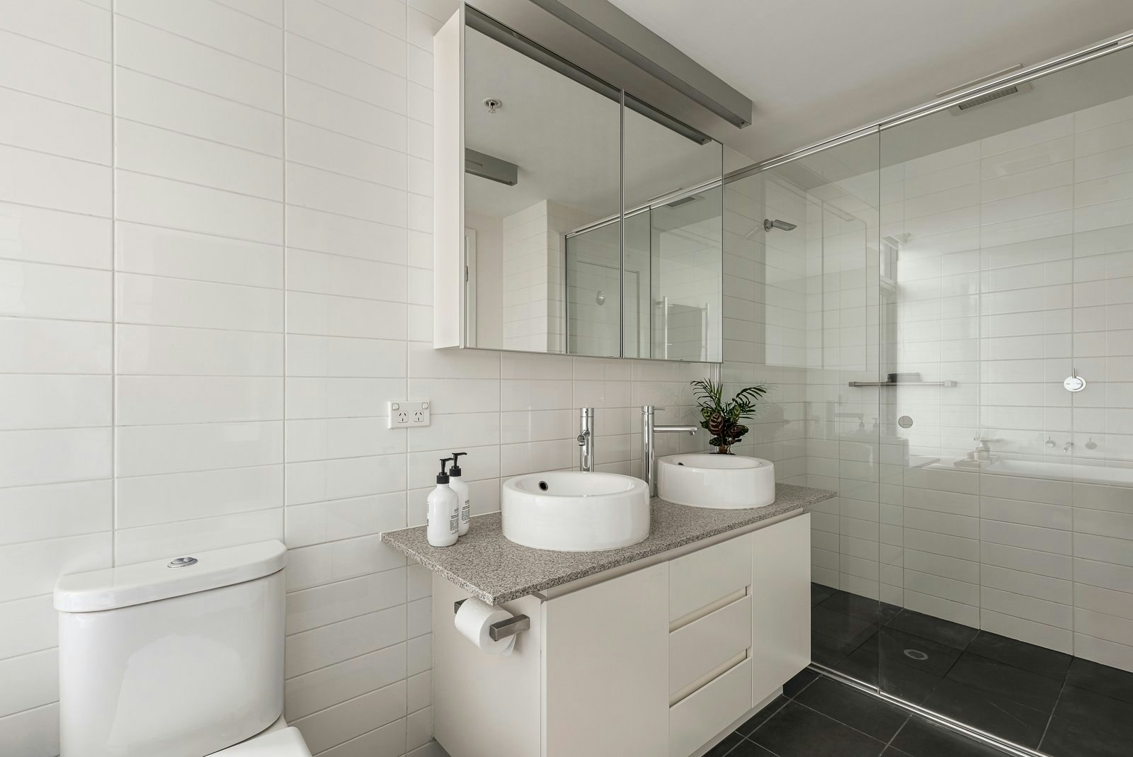 801/155 Beach Street, Port Melbourne, 3207