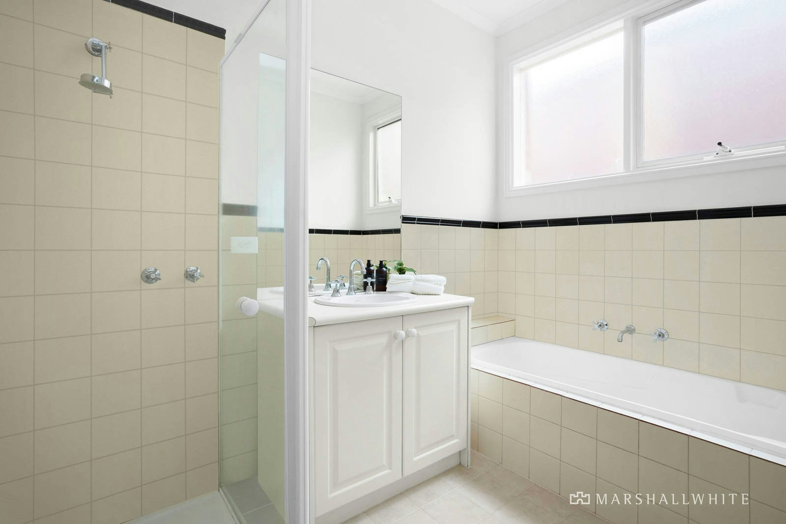 2/104 Broughton Road, Surrey Hills, VIC