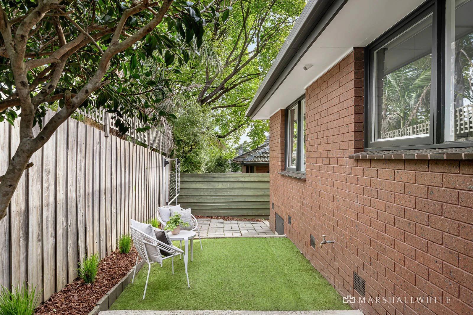 2/13 Benwerrin Road, Surrey Hills, VIC