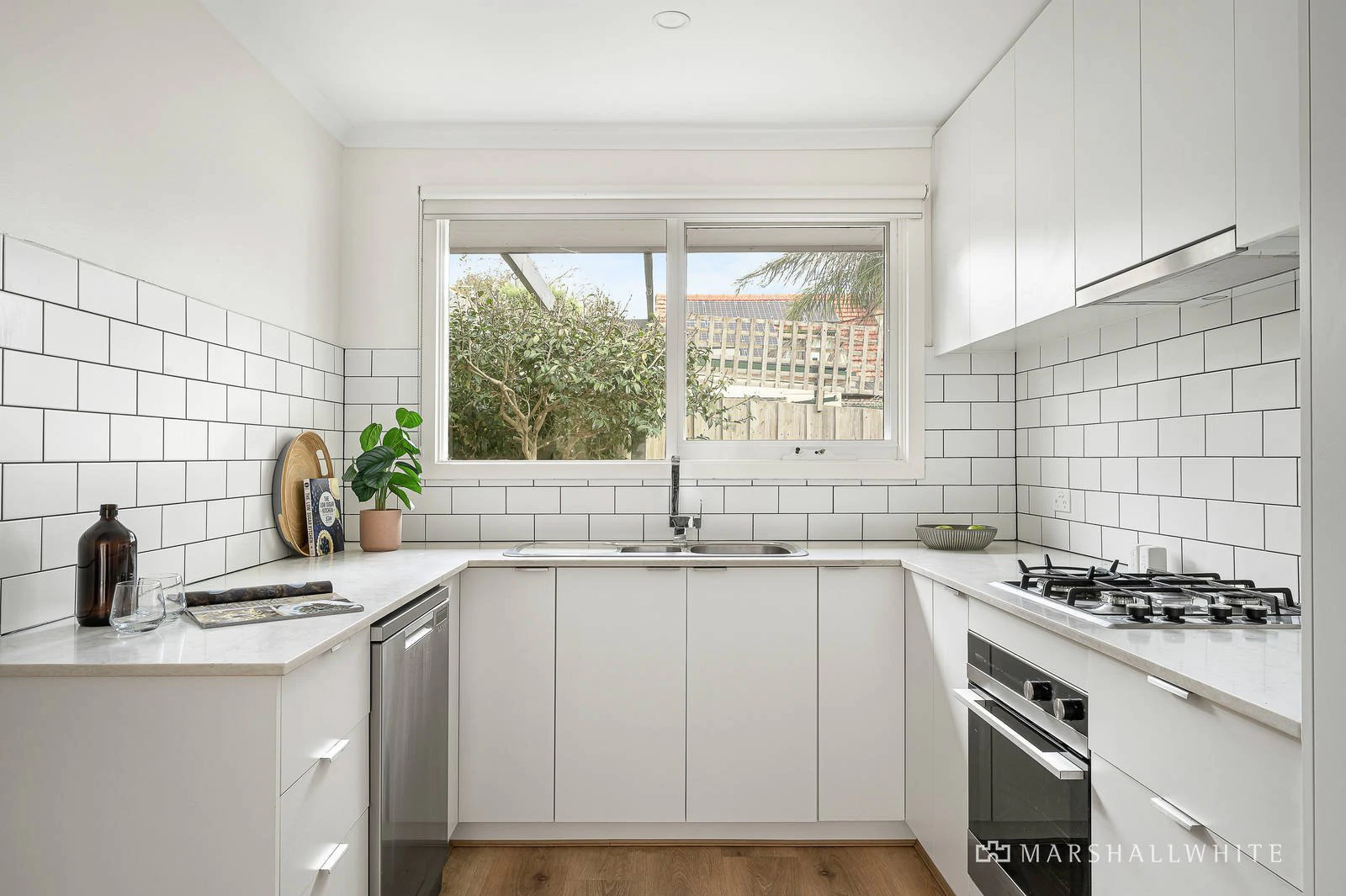 2/13 Benwerrin Road, Surrey Hills, VIC