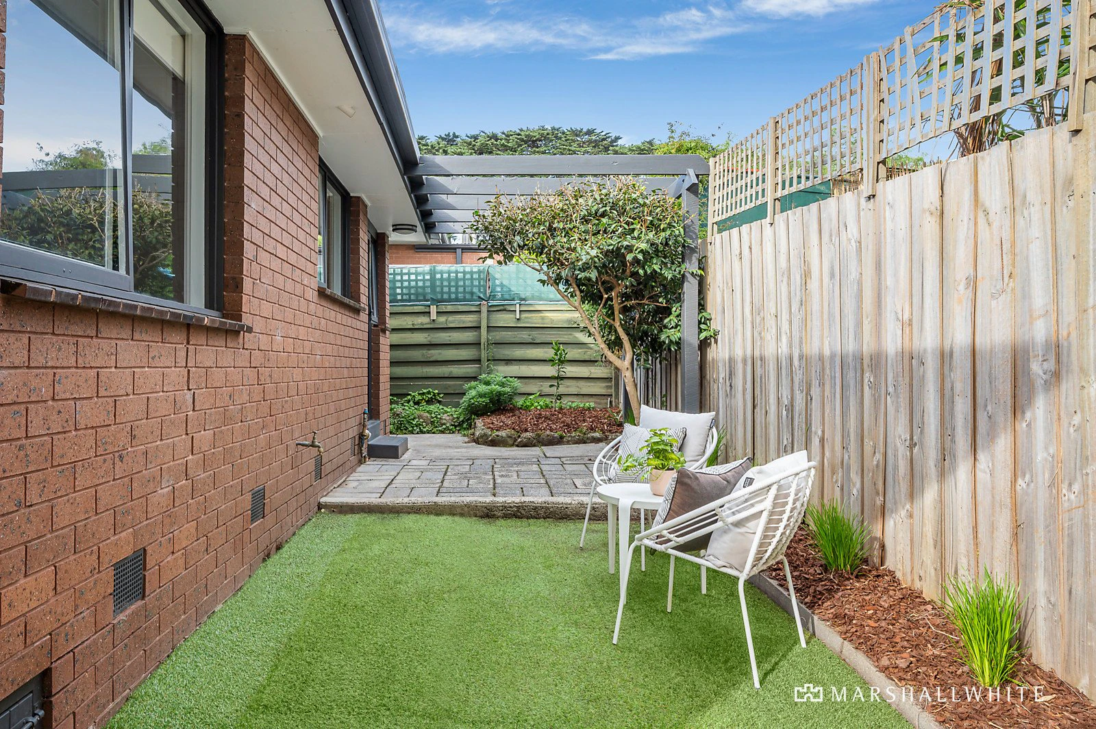 2/13 Benwerrin Road, Surrey Hills, VIC