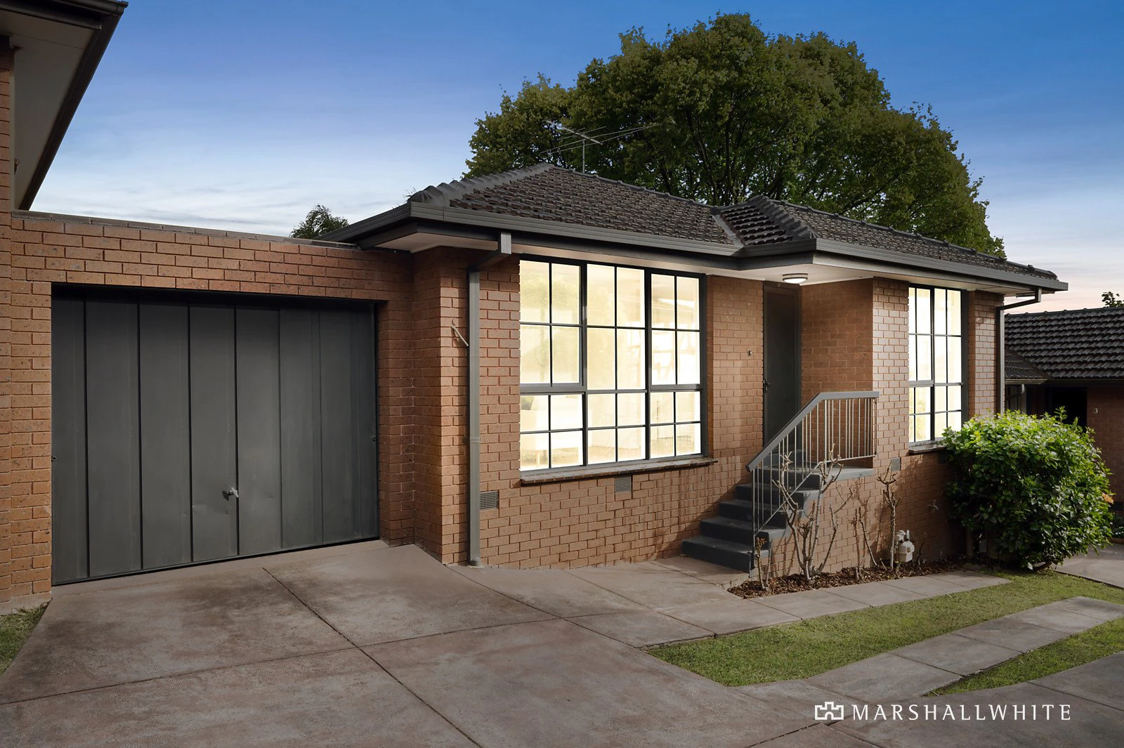 2/13 Benwerrin Road, Surrey Hills, VIC