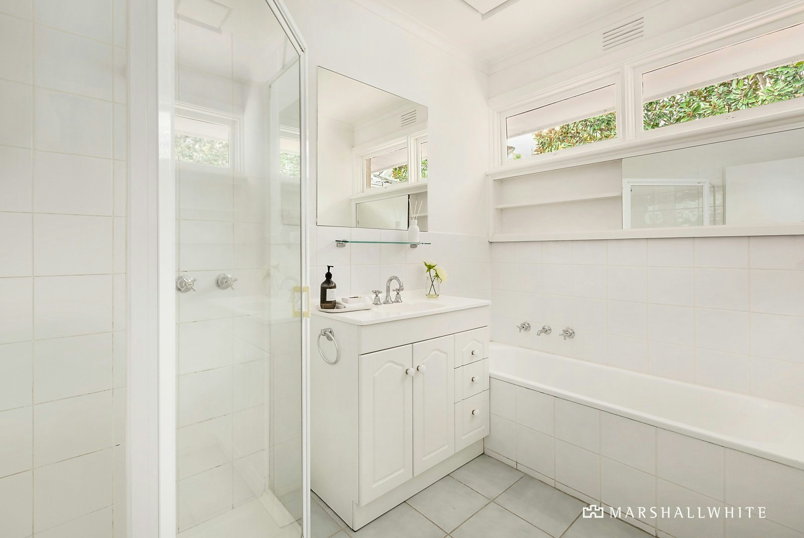 1/4 Hillside Parade, Glen Iris, VIC