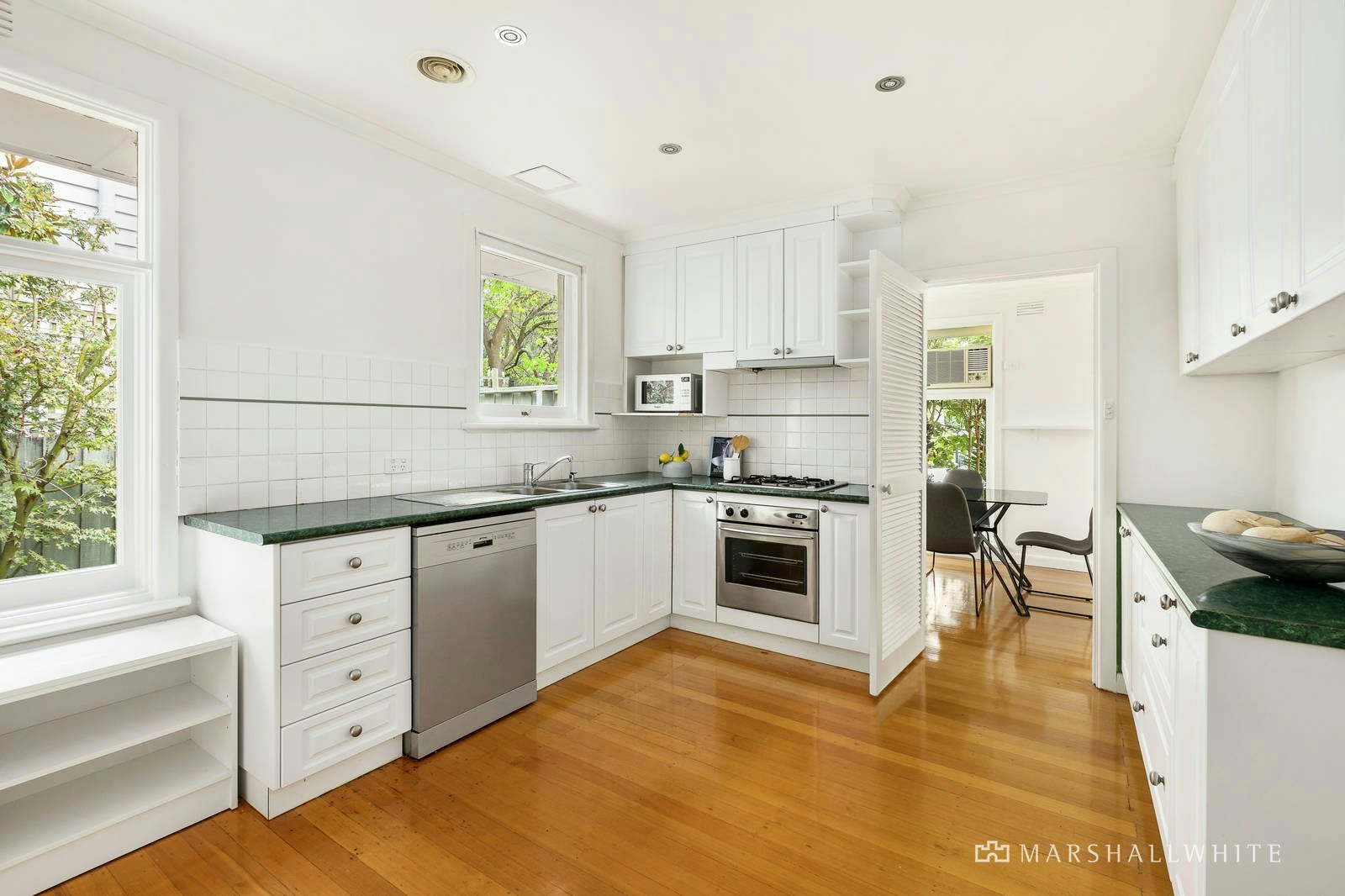 1/4 Hillside Parade, Glen Iris, VIC